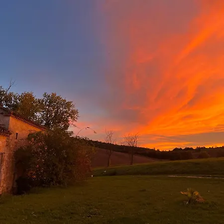 La Du Bout Du Monde Bed & Breakfast Terraube